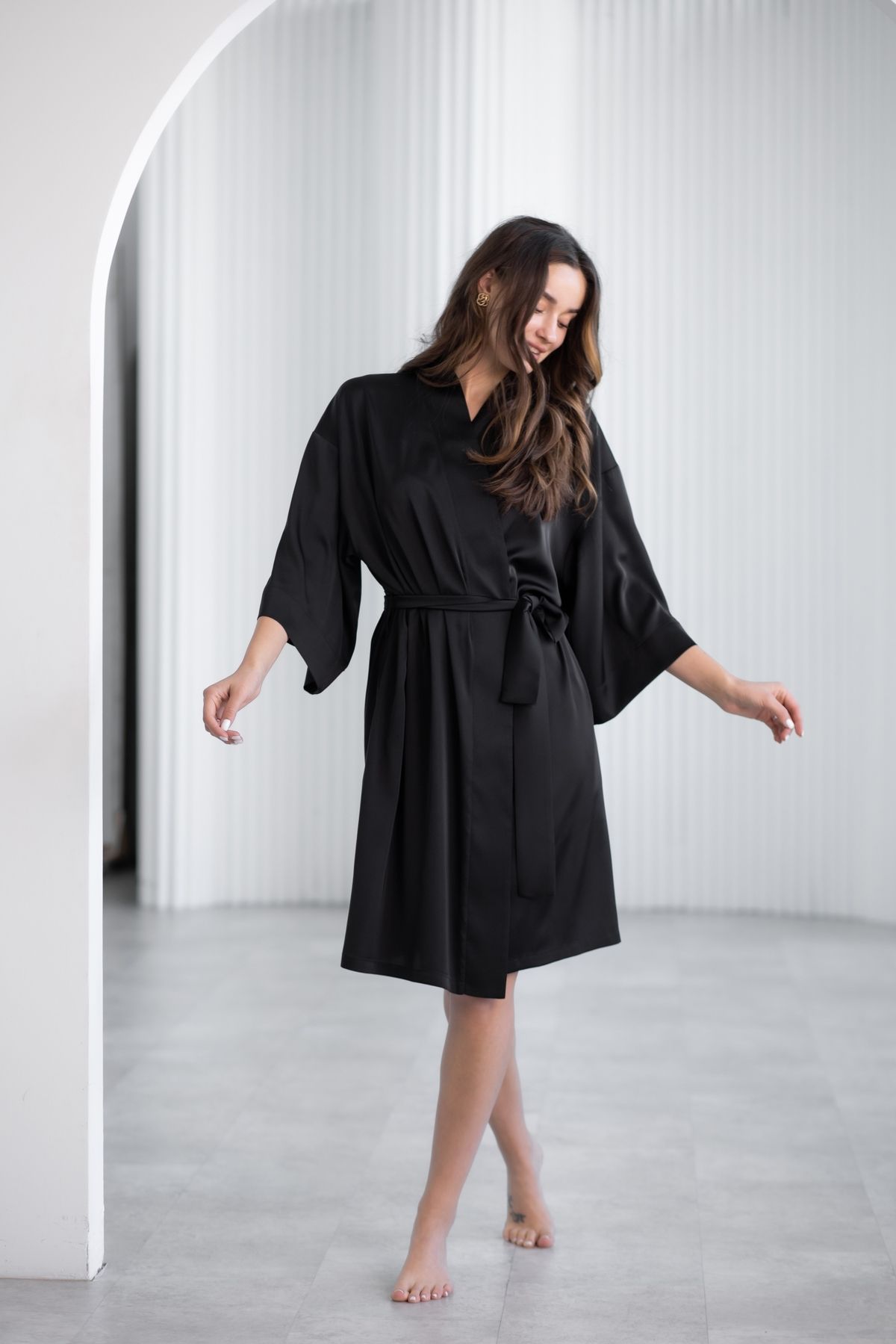 Халат midi чорного кольору BLCK015S-01 фото